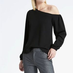 Banana Republic Navy NWOT long sleeve top. Navy Blue